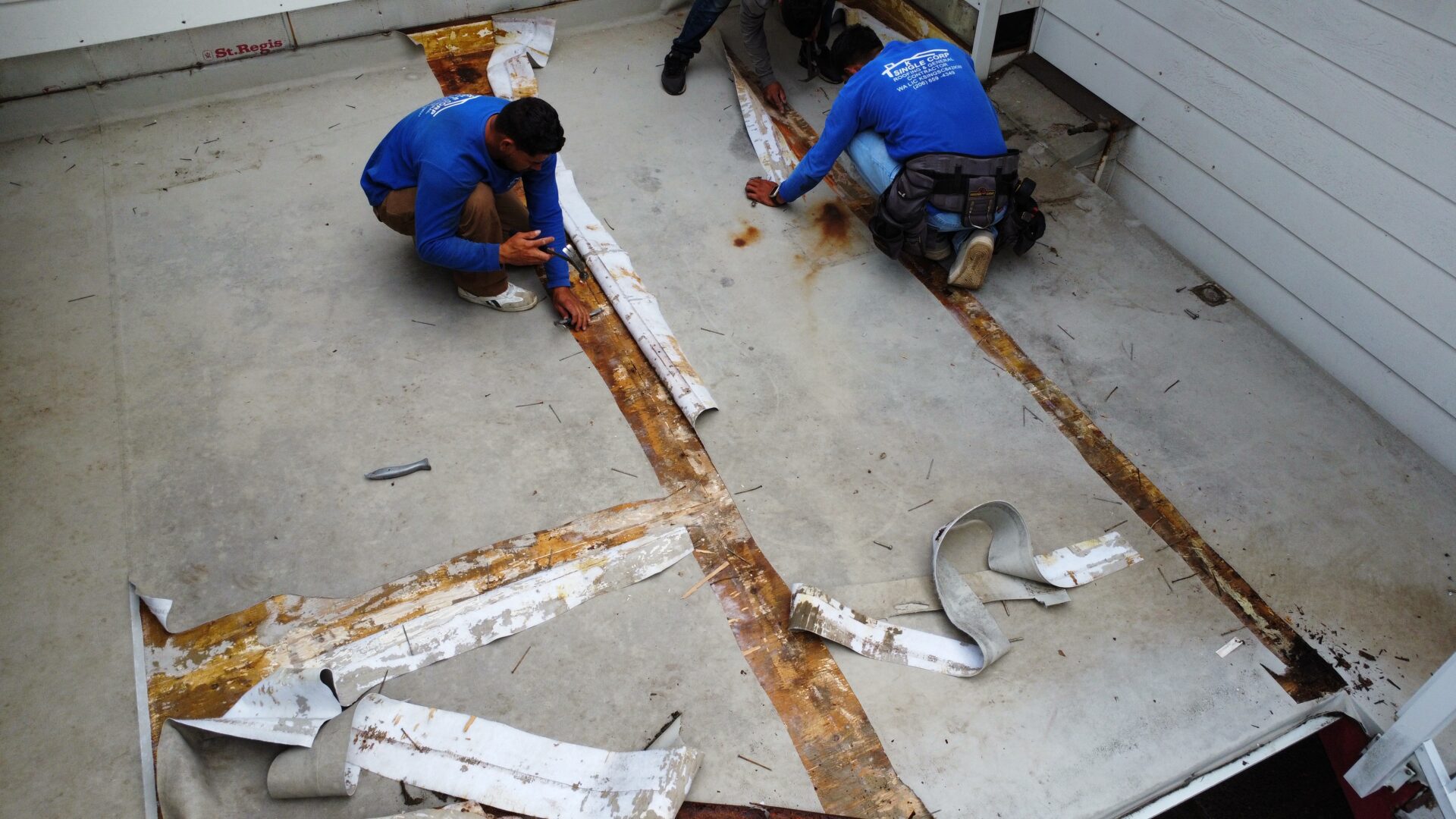 K Single deck construction crew at work