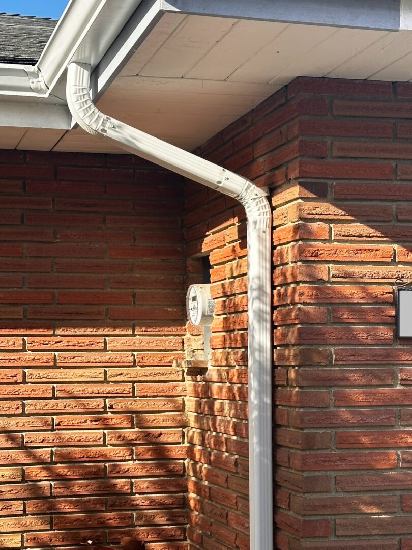 Gutter Replacement & Leaf Guard: Alderwood