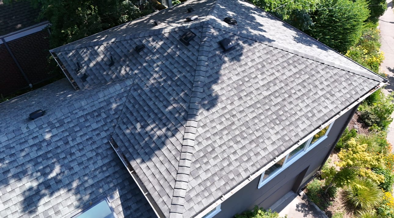 Roof ridge vents and ventilation system